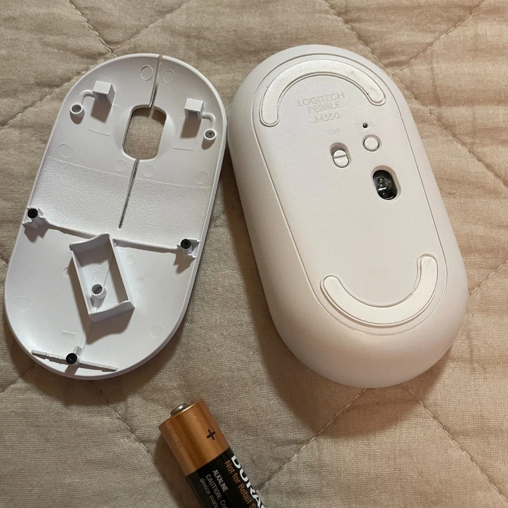 Logitech Bluetooth Keyboard and Mouse in white